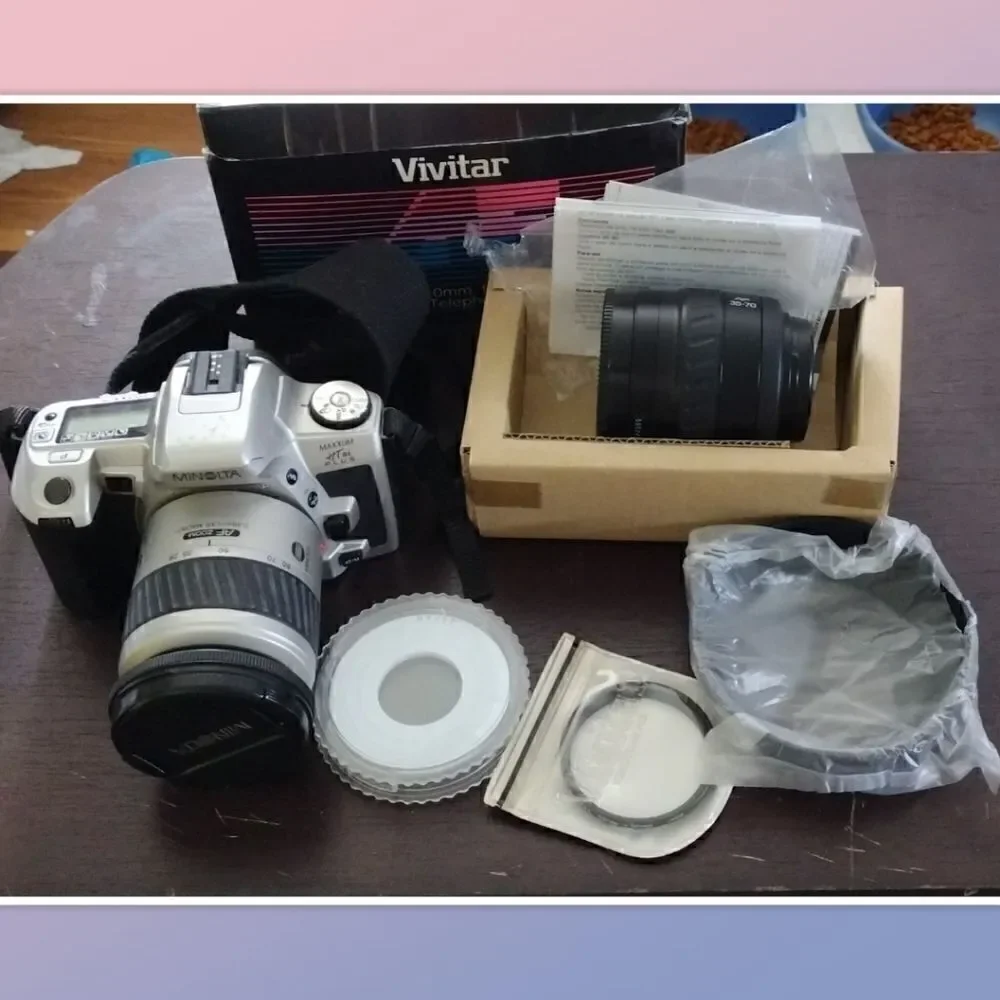 Minolta Maxxum HTsi Plus 35mm SLR Film Camera w/ 28-80mm Minolta Lens & Vivitar